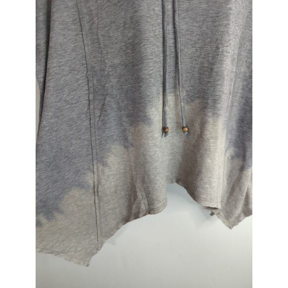 Moon River Gray Ombre Dip Dye Asymmetrical Hooded Shark Bite Hem Top Small NWT - Picture 3 of 7